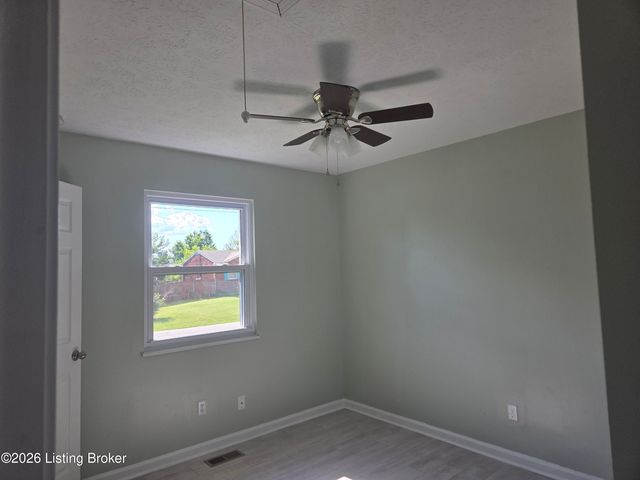 288 S Steedland Dr, Louisville, KY 40229