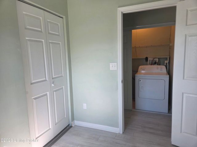 288 S Steedland Dr, Louisville, KY 40229