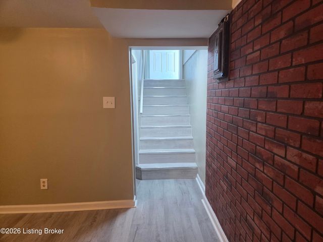 288 S Steedland Dr, Louisville, KY 40229