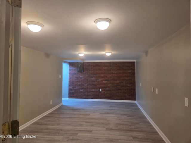 288 S Steedland Dr, Louisville, KY 40229