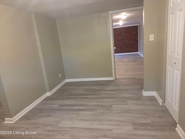 288 S Steedland Dr, Louisville, KY 40229