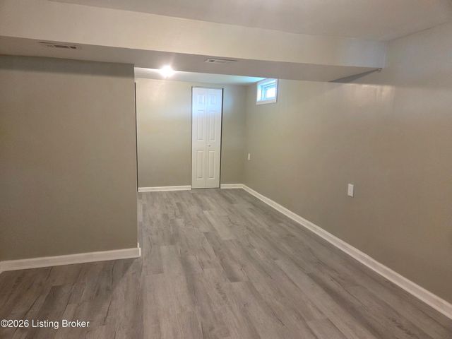288 S Steedland Dr, Louisville, KY 40229
