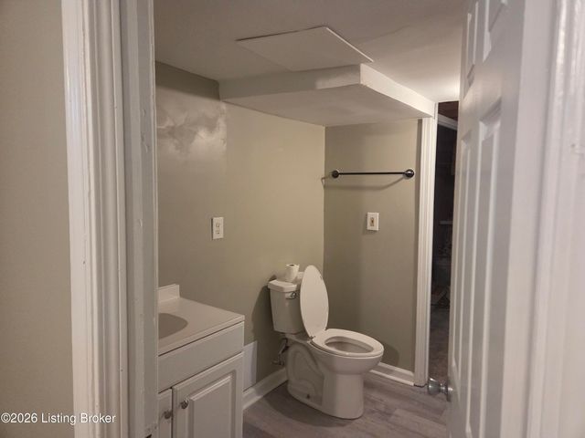 288 S Steedland Dr, Louisville, KY 40229