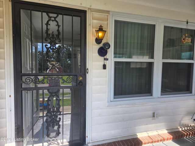 288 S Steedland Dr, Louisville, KY 40229