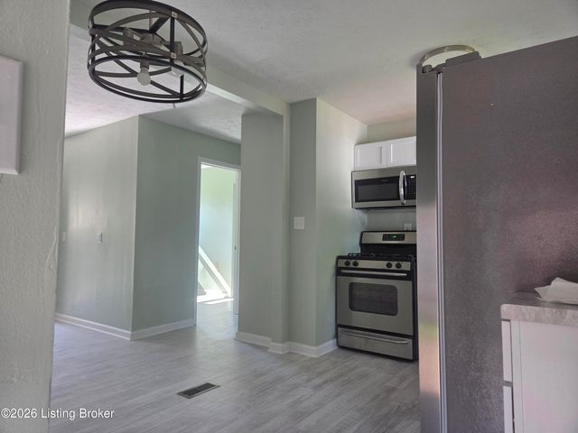 288 S Steedland Dr, Louisville, KY 40229