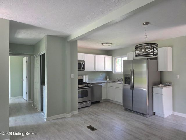 288 S Steedland Dr, Louisville, KY 40229