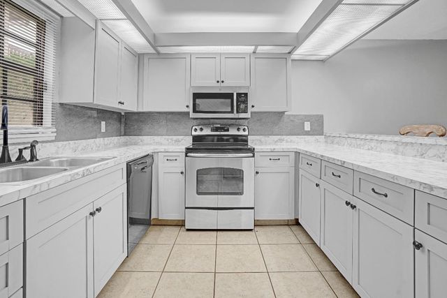 7437 SE Jamestown Terrace 1304, Hobe Sound, FL 33455