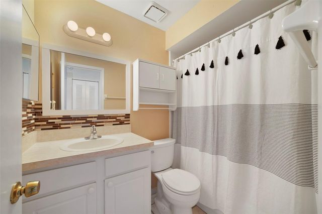 67 E COUNTRY COVE WAY, Kissimmee, FL 34743