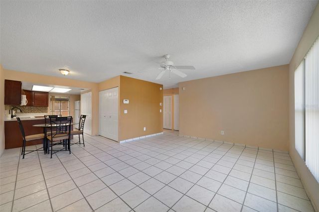 67 E COUNTRY COVE WAY, Kissimmee, FL 34743