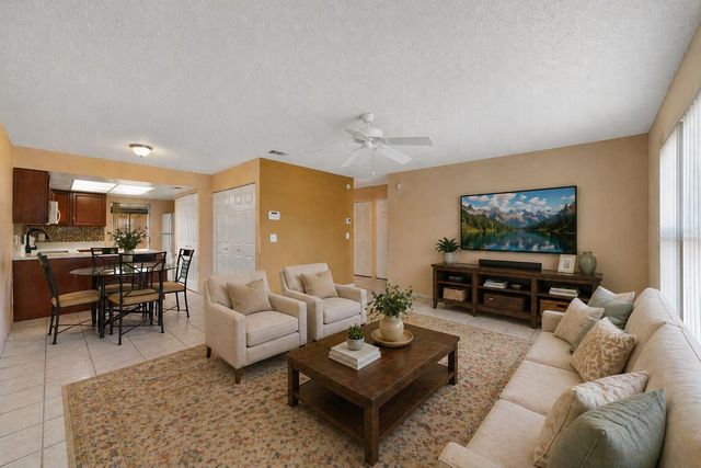 67 E COUNTRY COVE WAY, Kissimmee, FL 34743