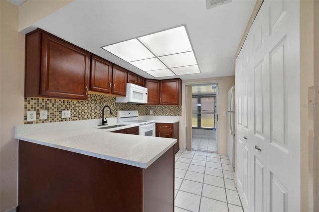 67 E COUNTRY COVE WAY, Kissimmee, FL 34743