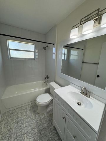 625 Oak Street D, Boynton Beach, FL 33435