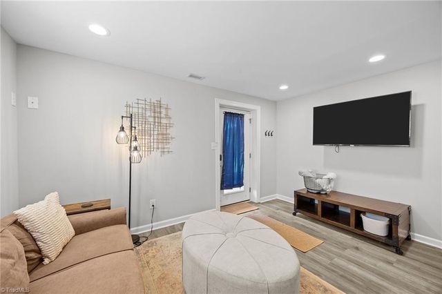 925 Walnut Street, Winston-salem, NC 27101