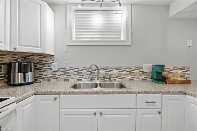 925 Walnut Street, Winston-salem, NC 27101