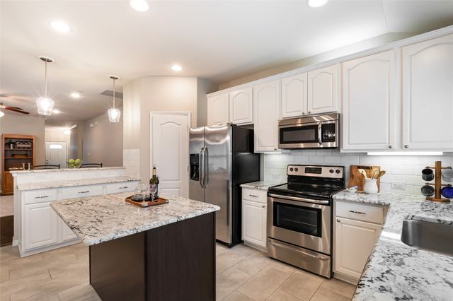 1809 Vista Royale Court, Fort Worth, TX 76108