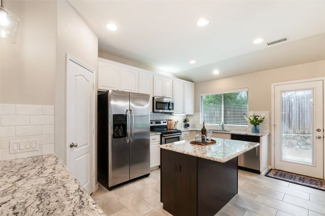 1809 Vista Royale Court, Fort Worth, TX 76108