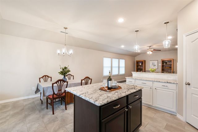 1809 Vista Royale Court, Fort Worth, TX 76108