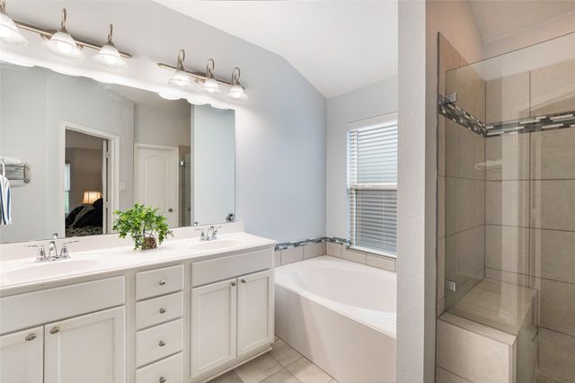 1809 Vista Royale Court, Fort Worth, TX 76108