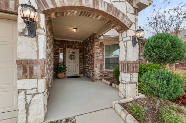 1809 Vista Royale Court, Fort Worth, TX 76108