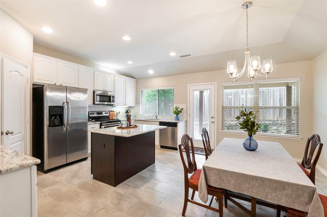 1809 Vista Royale Court, Fort Worth, TX 76108