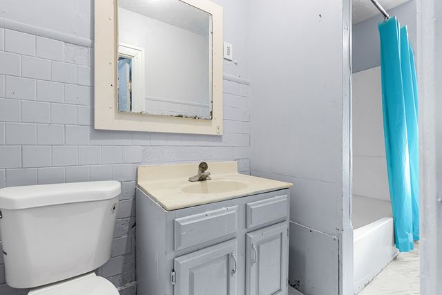 915-917 N Winnebago Street, Rockford, IL 61103