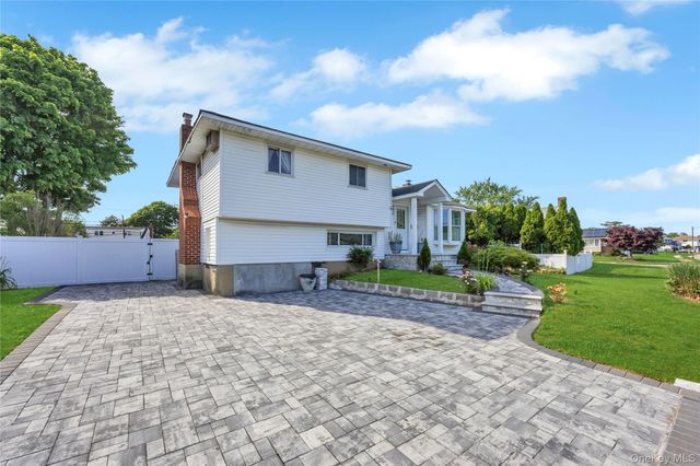 11 Lee Drive, Farmingdale, NY 11735