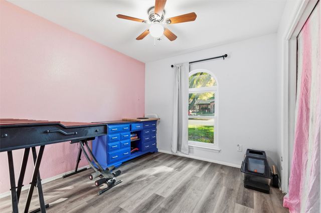 736 NW Wood Street, Burleson, TX 76028