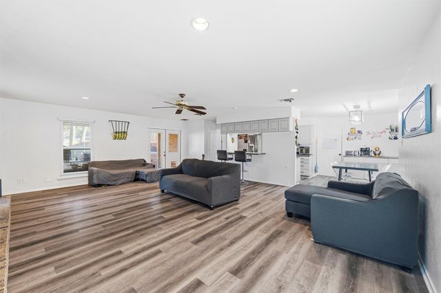 736 NW Wood Street, Burleson, TX 76028