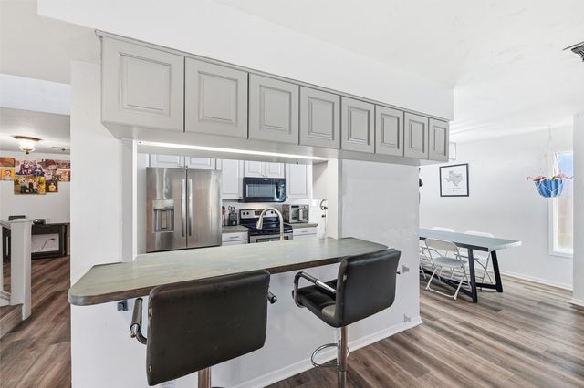 736 NW Wood Street, Burleson, TX 76028