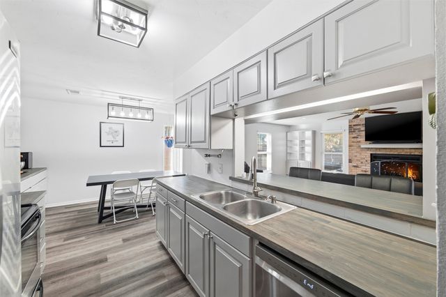 736 NW Wood Street, Burleson, TX 76028