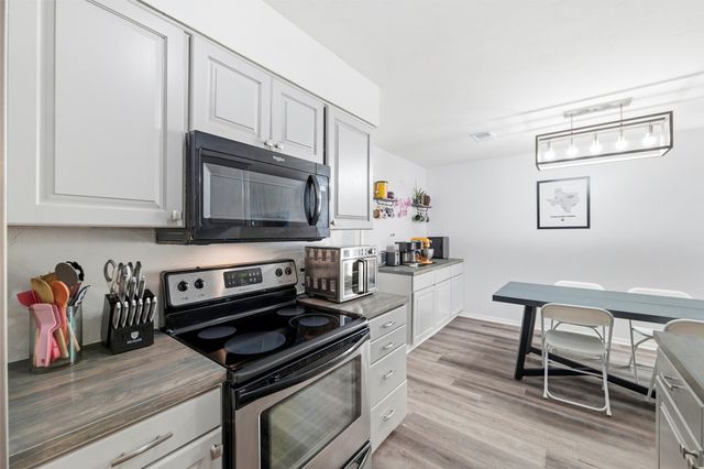 736 NW Wood Street, Burleson, TX 76028