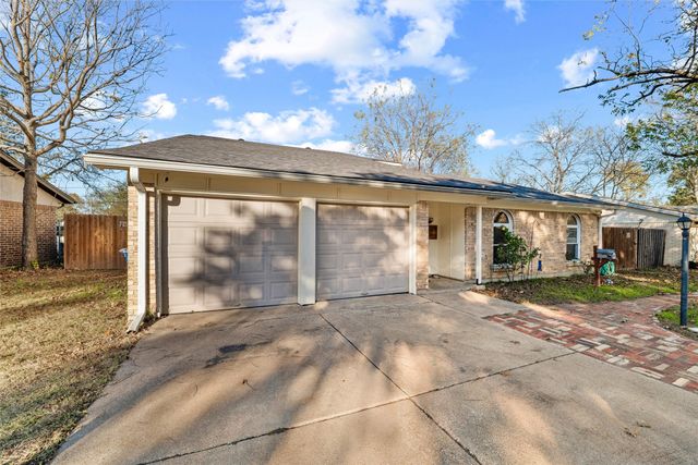 736 NW Wood Street, Burleson, TX 76028