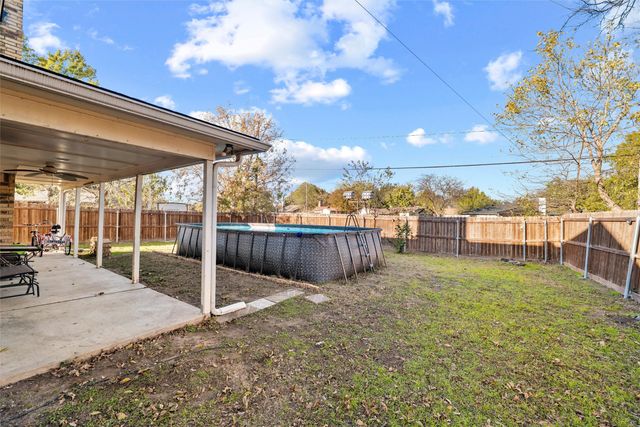 736 NW Wood Street, Burleson, TX 76028