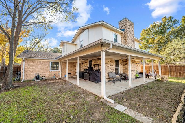 736 NW Wood Street, Burleson, TX 76028