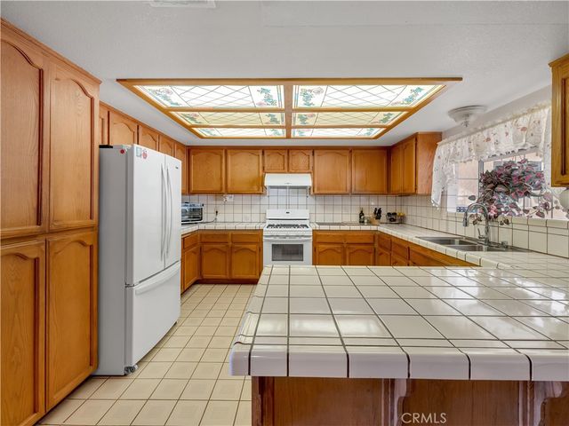 8756 Oakwood, Hesperia, CA 92345