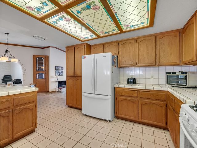 8756 Oakwood, Hesperia, CA 92345