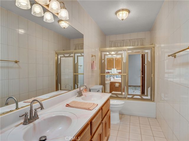 8756 Oakwood, Hesperia, CA 92345