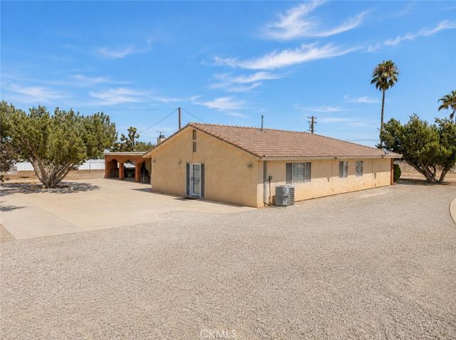 8756 Oakwood, Hesperia, CA 92345