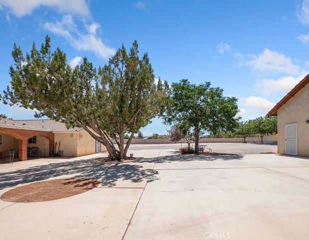 8756 Oakwood, Hesperia, CA 92345