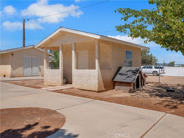 8756 Oakwood, Hesperia, CA 92345
