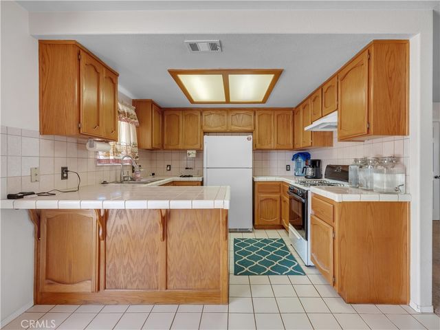8756 Oakwood, Hesperia, CA 92345