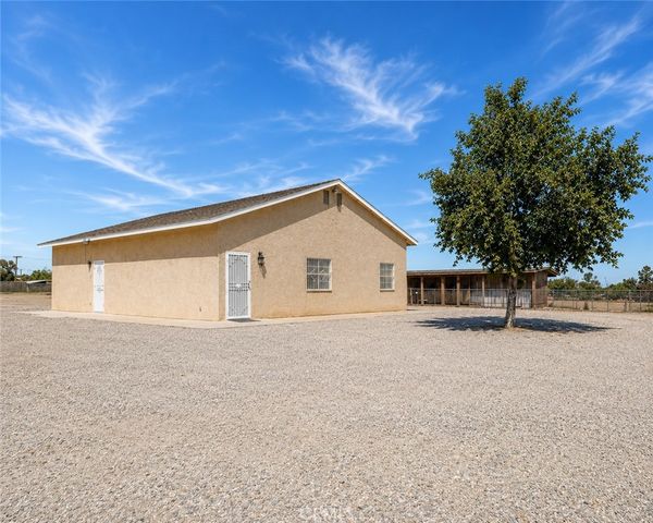 8756 Oakwood, Hesperia, CA 92345