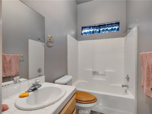 8756 Oakwood, Hesperia, CA 92345
