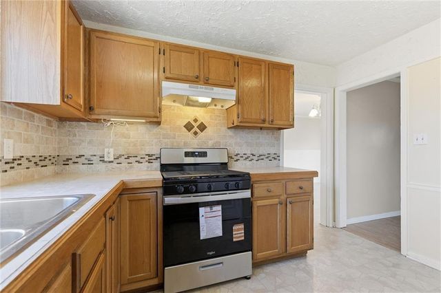 13302 11th Street, Grandview, MO 64030