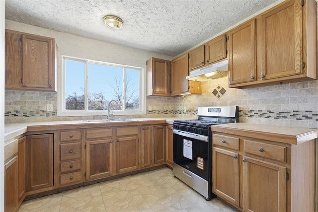 13302 11th Street, Grandview, MO 64030