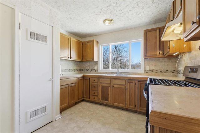 13302 11th Street, Grandview, MO 64030