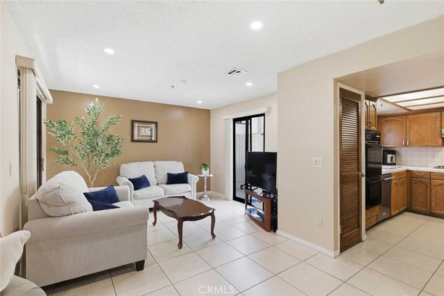 301 W Loraine Street 5, Glendale, CA 91202