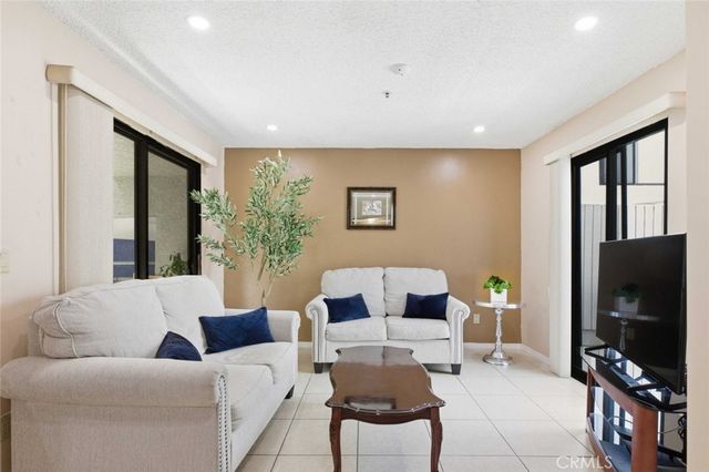 301 W Loraine Street 5, Glendale, CA 91202