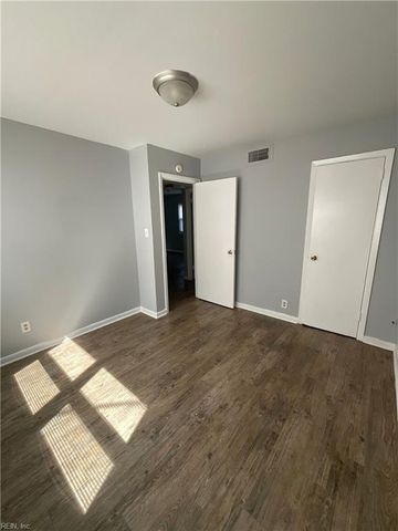 12 Pollux Cir E Apt 1, Portsmouth, VA 23701