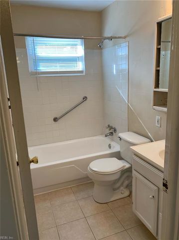 12 Pollux Cir E Apt 1, Portsmouth, VA 23701